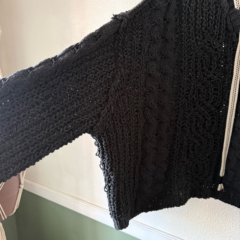 POL Dark Gray V-Neck Chunky Oversized Cable Knit Sweater - Picture 4 of 5